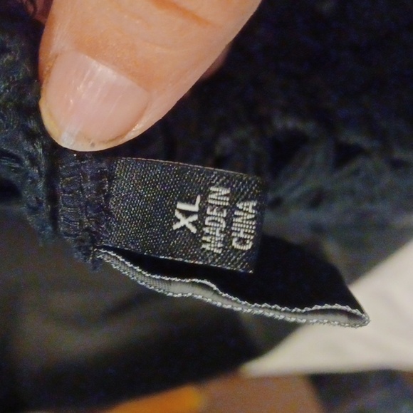 A&I Black crochet trim tunic, XL - Picture 7 of 8